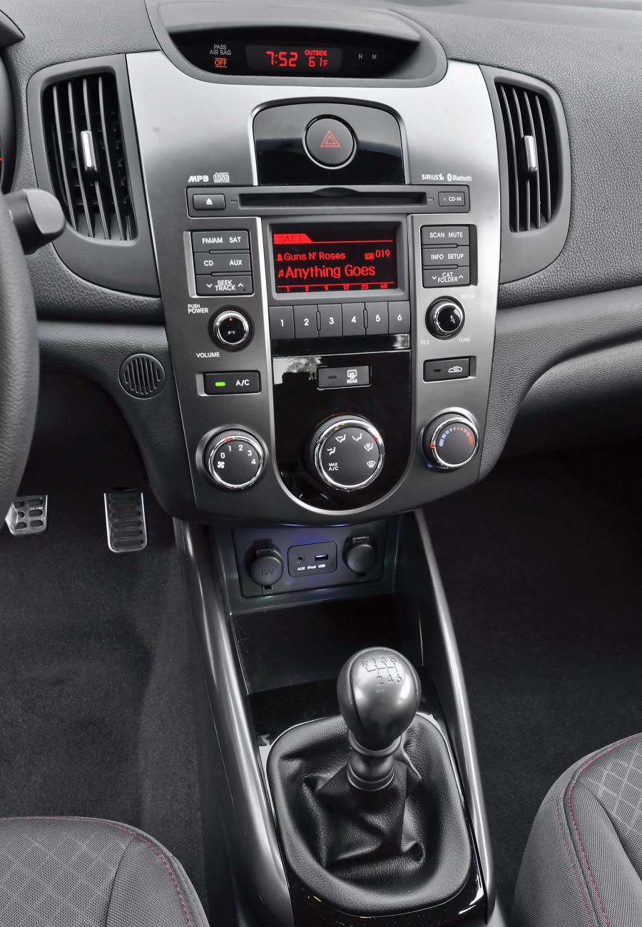  Kia Forte 5-Door 2011 года  (фото 8 из 89)